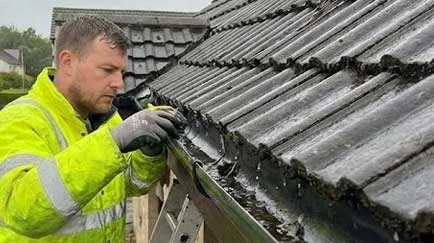 gutter-cleaning-service